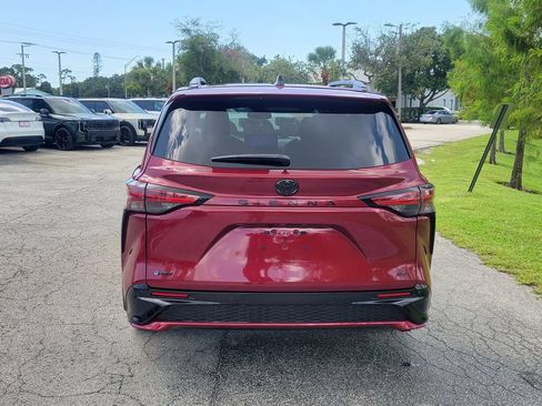 New 2026 Toyota Sienna XSE FWD image 5
