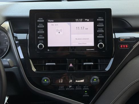 Used 2021 Toyota Camry SE FWD image 17