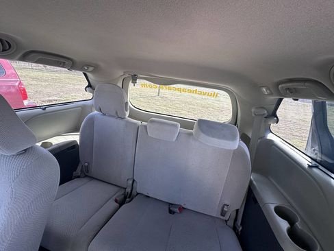 Used 2012 Toyota Sienna LE image 3
