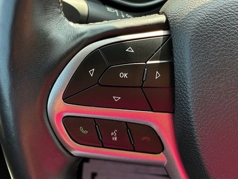 Used 2019 Jeep Cherokee Limited w/ Trailer Tow Group AWD/4WD image 11