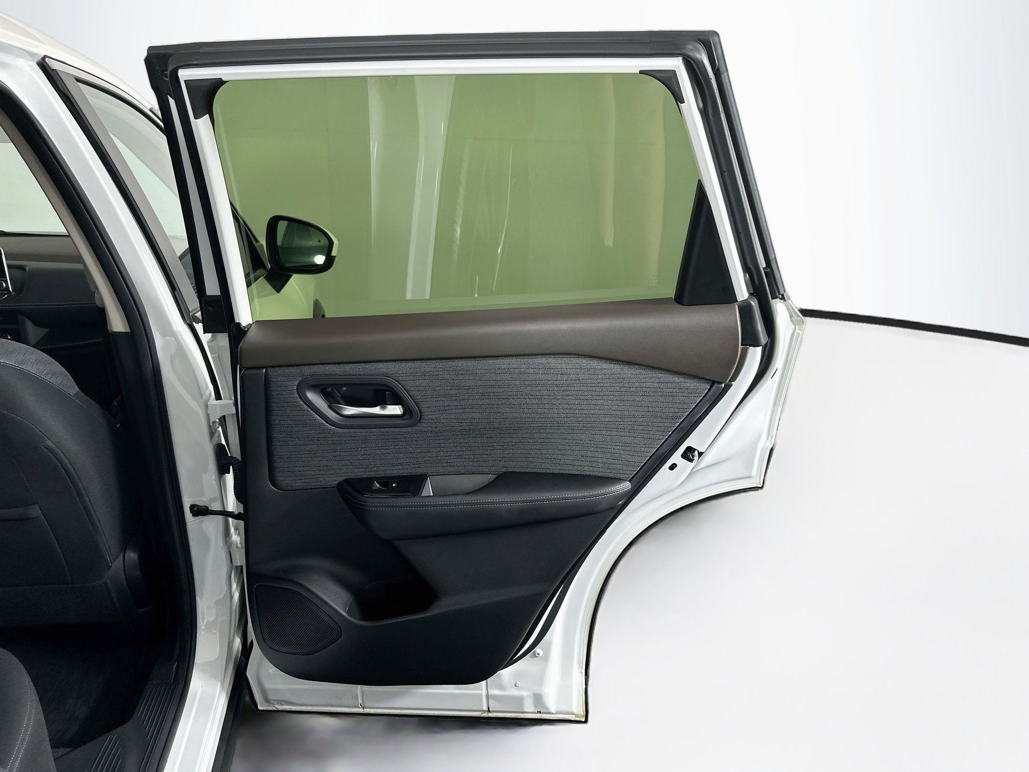 Used 2023 Nissan Rogue SV FWD image 29