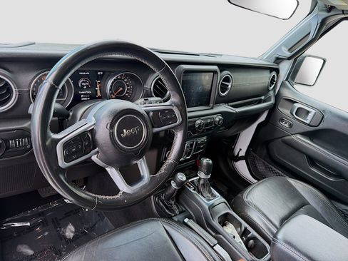 Used 2019 Jeep Wrangler Unlimited Sahara AWD/4WD image 9