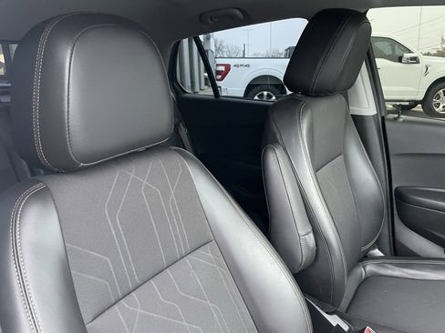 Used 2022 Chevrolet Trax LT w/ Sport Edition image 24