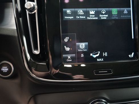 Used 2022 Volvo XC40 T5 Momentum image 37