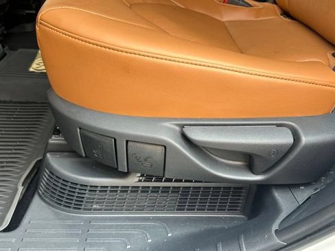 Certified 2025 Toyota Highlander Platinum AWD/4WD image 37
