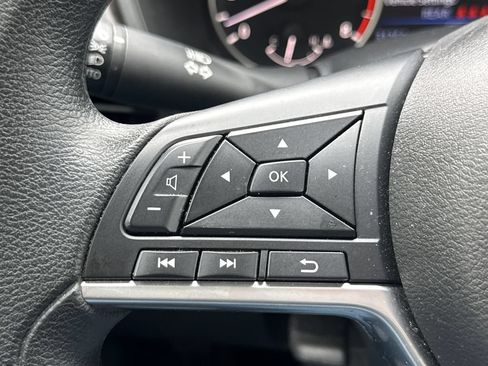 Used 2025 Nissan Altima 2.5 SV FWD image 30