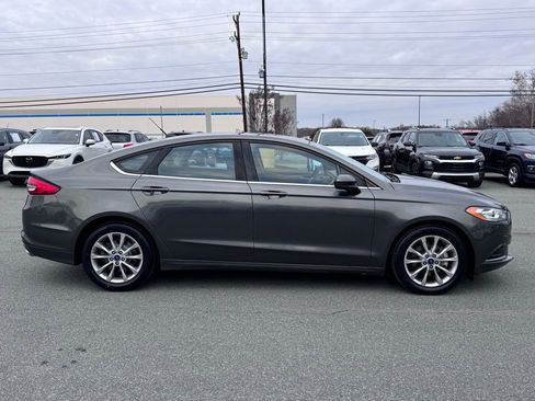 Used 2017 Ford Fusion SE image 8