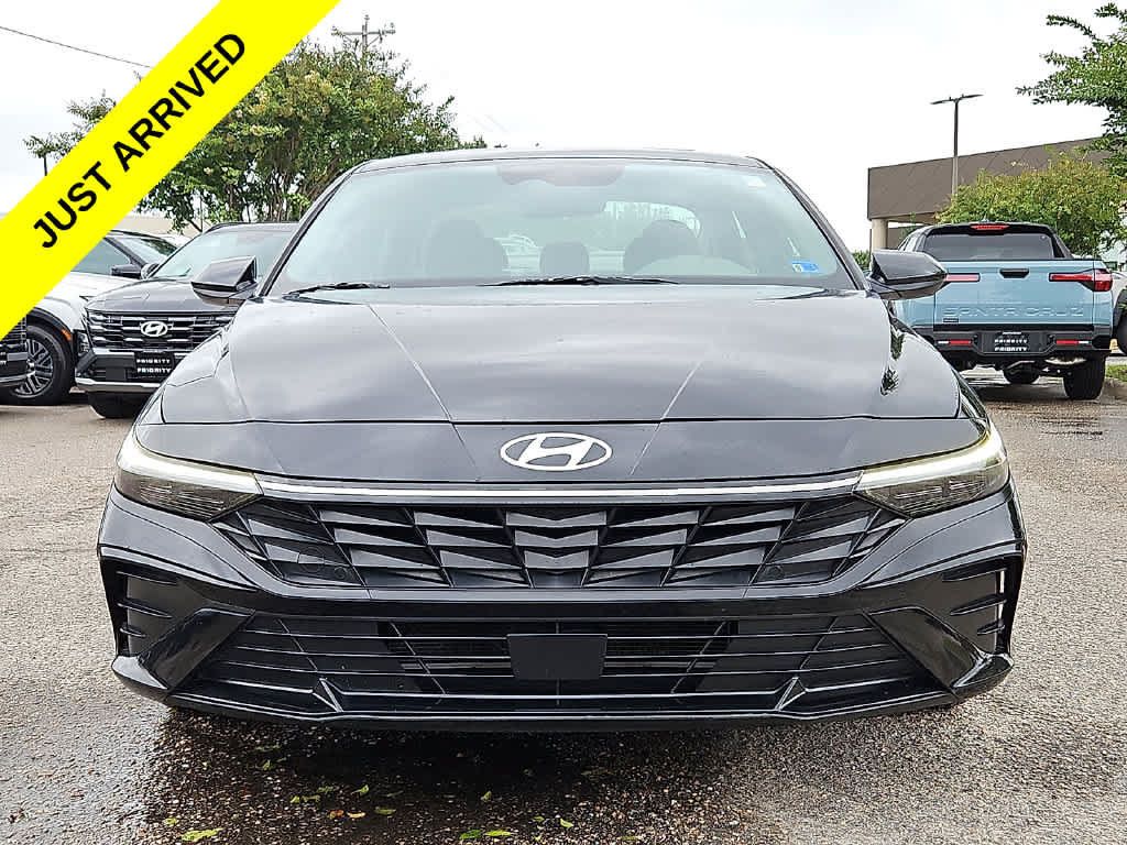 Used 2025 Hyundai Elantra SEL FWD image 2