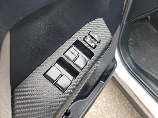 Used 2013 Toyota RAV4 XLE AWD/4WD image 17