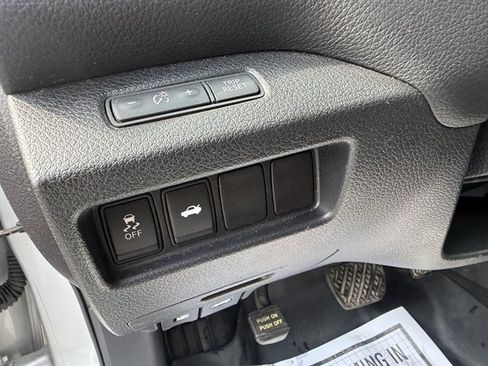 Used 2015 Nissan Altima 2.5 SV FWD image 11