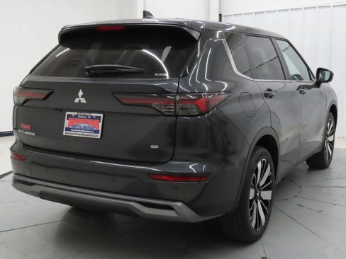 New 2026 Mitsubishi Outlander SE image 3