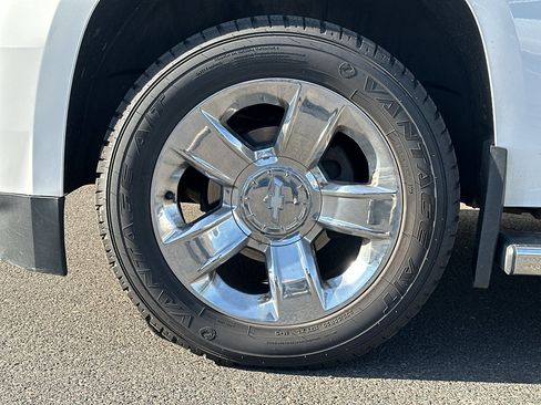 Used 2017 Chevrolet Tahoe LT w/ LT Signature Package AWD/4WD image 7