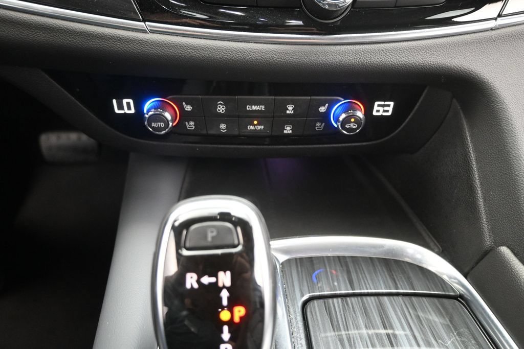 Used 2018 Buick Enclave Premium w/ LPO, Hit The Road Package FWD image 16