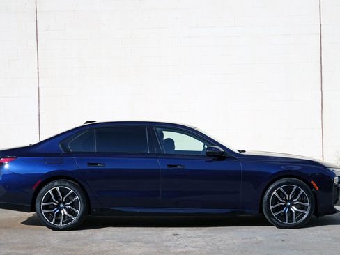 Used 2023 BMW 760i xDrive w/ Executive Package AWD/4WD image 63