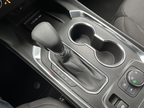 Used 2023 Chevrolet Traverse LT w/ Midnight/Sport Edition image 25