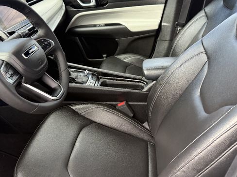 Used 2025 Jeep Compass Limited AWD/4WD image 19