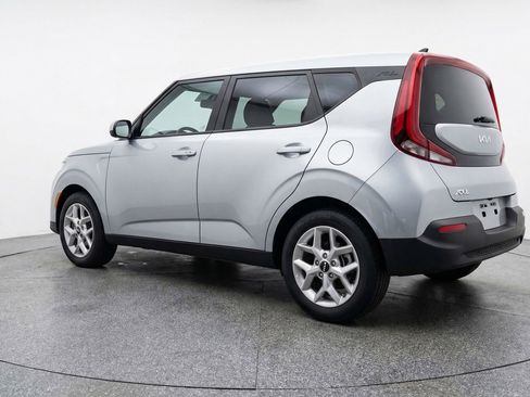 Used 2025 Kia Soul LX w/ LX Technology Package FWD image 6