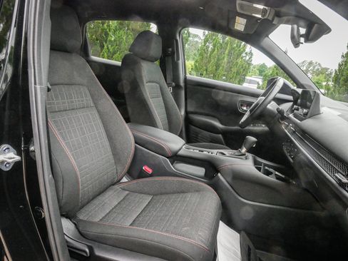 Certified 2025 Honda HR-V Sport image 31