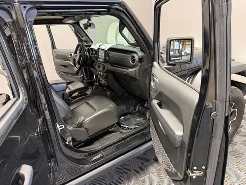 Used 2022 Jeep Wrangler Unlimited Rubicon 4xe w/ Cold Weather Group AWD/4WD image 23