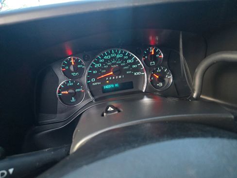 Used 2018 Chevrolet Express 2500 w/ Driver Convenience Package image 37