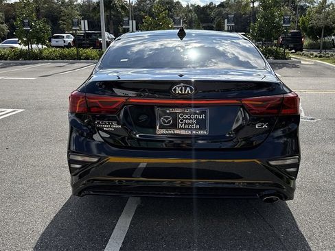 Used 2021 Kia Forte EX image 3