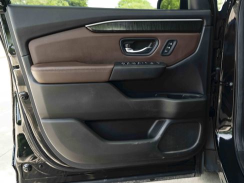 Used 2025 Honda Pilot Elite image 37