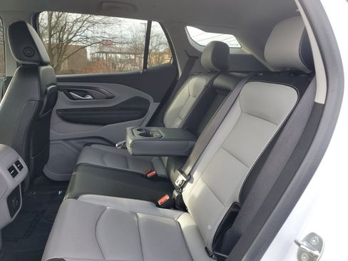 Used 2024 GMC Terrain SLT AWD/4WD image 9