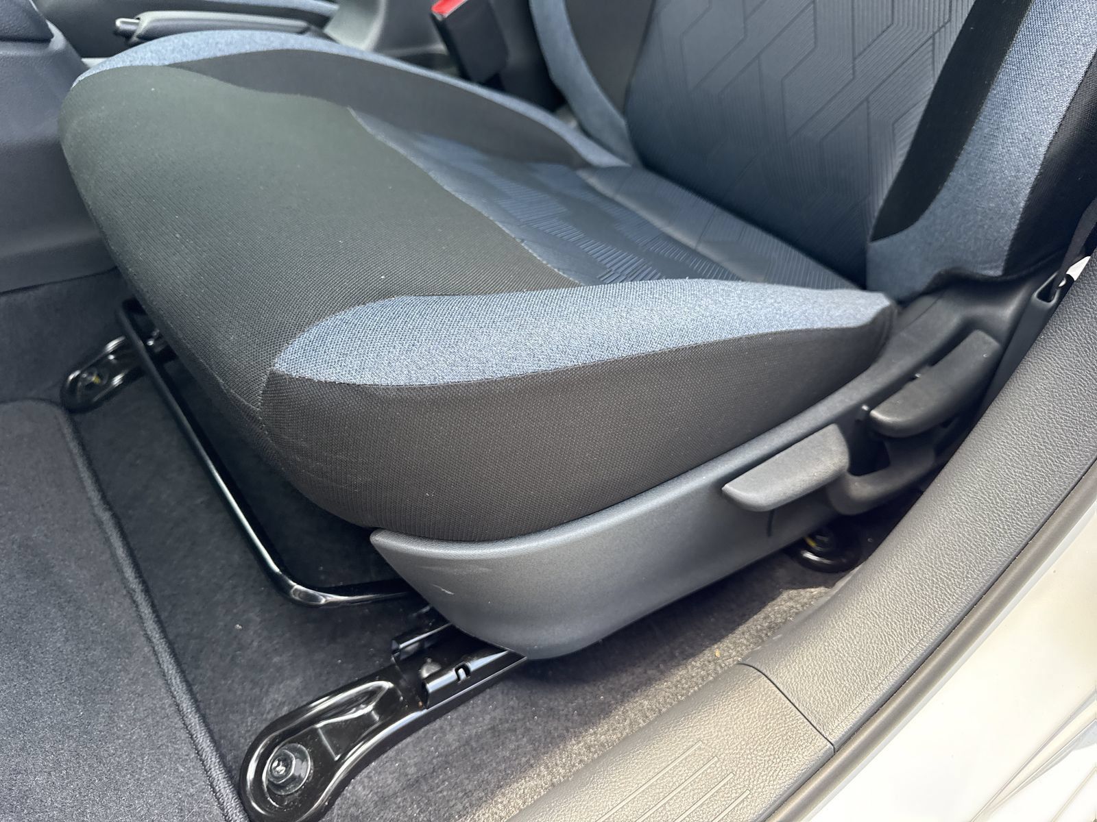 Used 2025 Nissan Versa SV w/ Trunk Package FWD image 17