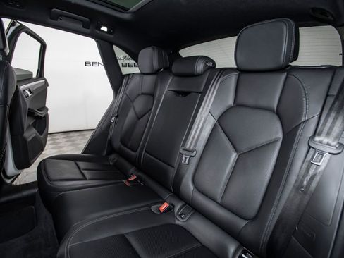 Used 2020 Porsche Macan AWD/4WD image 14