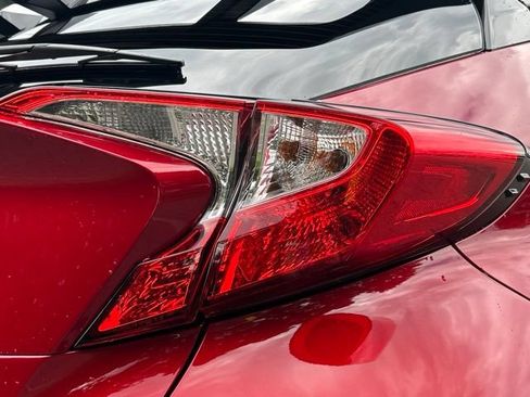 Used 2020 Toyota C-HR XLE FWD image 17