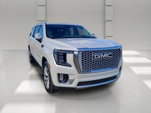 Used 2021 GMC Yukon XL Denali w/ Denali Premium Package RWD image 3