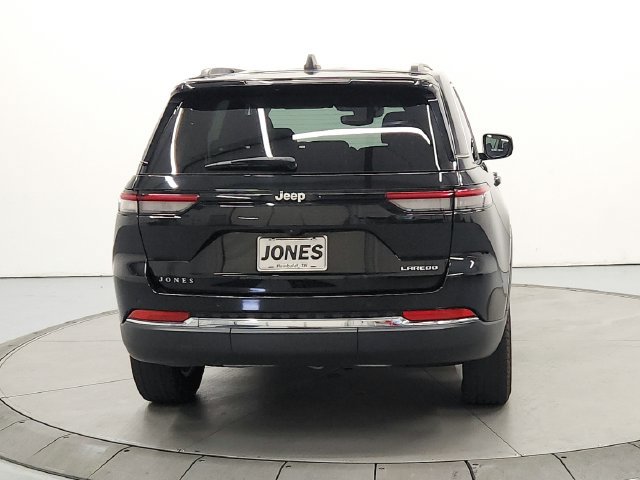 Used 2024 Jeep Grand Cherokee Laredo RWD image 7