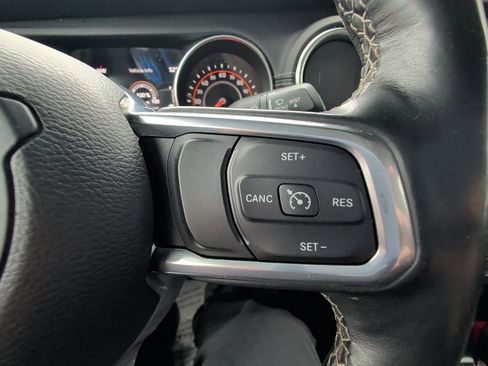 Used 2020 Jeep Gladiator Overland image 18