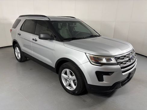 Used 2018 Ford Explorer FWD image 2