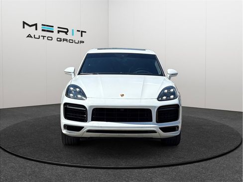 Used 2021 Porsche Cayenne GTS w/ Premium Package image 3