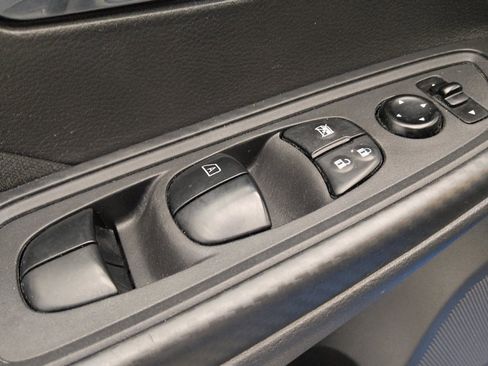 Used 2021 Nissan Versa SV FWD image 27
