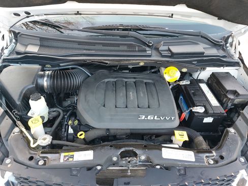 Used 2014 Dodge Grand Caravan SXT w/ Rear Park Assist Package image 32