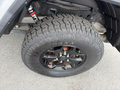 Used 2020 Jeep Gladiator Rubicon AWD/4WD image 14