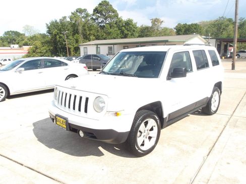 Used 2011 Jeep Patriot Latitude AWD/4WD image 2