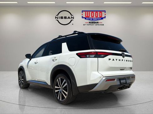 Certified 2023 Nissan Pathfinder Platinum w/ Black Appearance Package AWD/4WD image 4