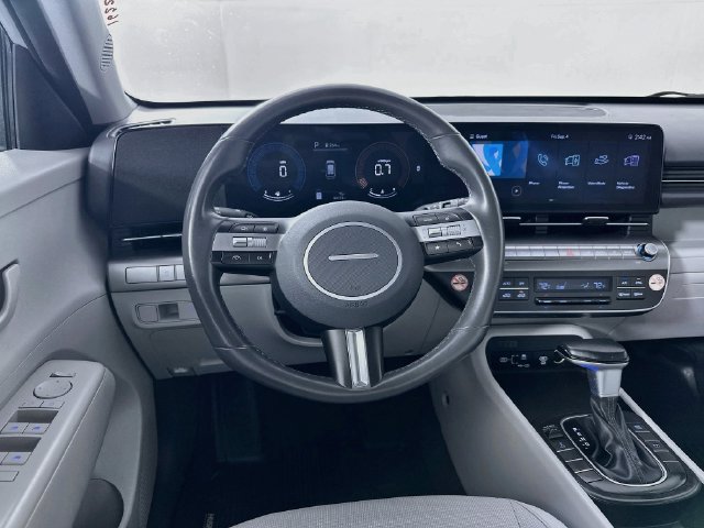 Used 2024 Hyundai Kona SEL AWD/4WD image 3