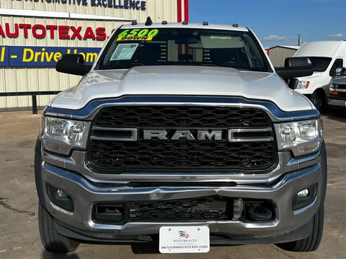 Used 2019 RAM 5500 Tradesman w/ Ambulance Prep Group RWD image 2