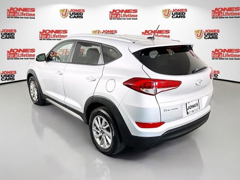 Used 2017 Hyundai Tucson SE FWD image 2