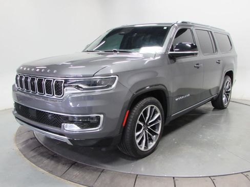 Used 2023 Jeep Wagoneer L Series III w/ Premium Group I AWD/4WD image 3