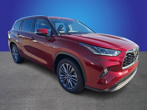 Used 2021 Toyota Highlander Platinum FWD image 3