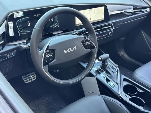 New 2025 Kia Niro EX Touring image 16