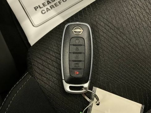 Used 2025 Nissan Rogue SV FWD image 27