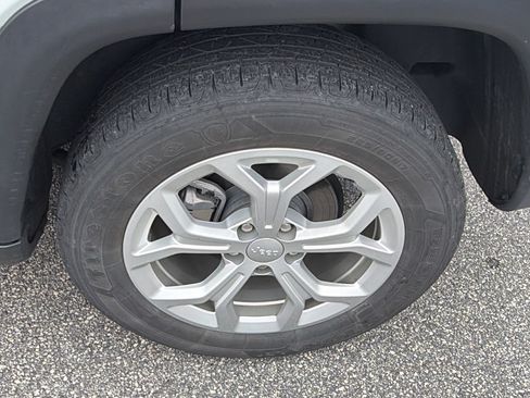 Used 2024 Jeep Compass Latitude AWD/4WD image 12