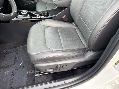 Certified 2025 Kia Niro SX Touring image 15