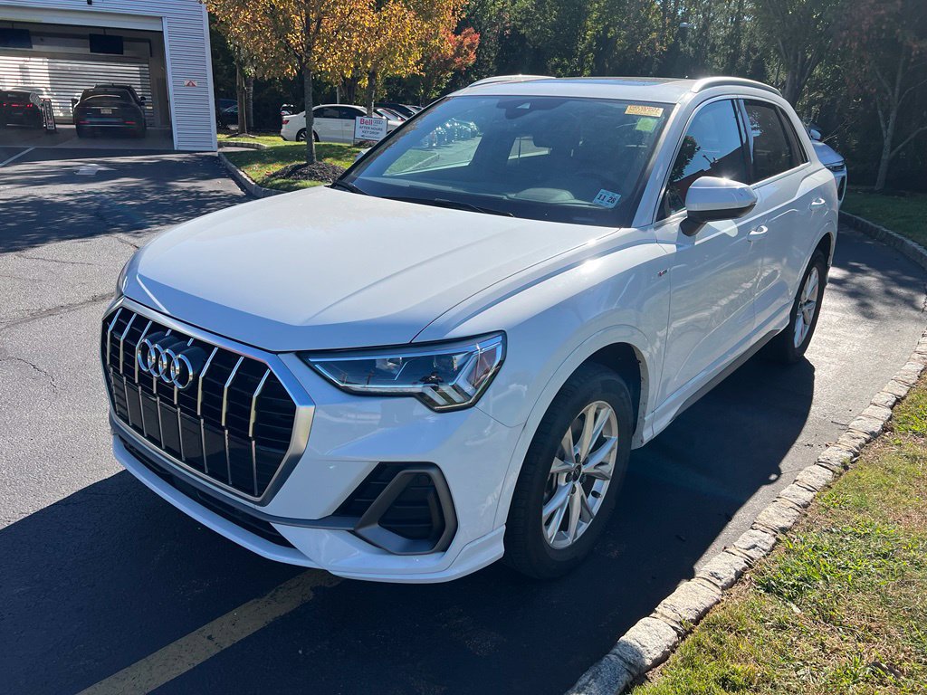 Used 2024 Audi Q3 2.0T Premium w/ Convenience Package AWD/4WD image 1